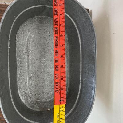 Movie tin and oval tub with handles
