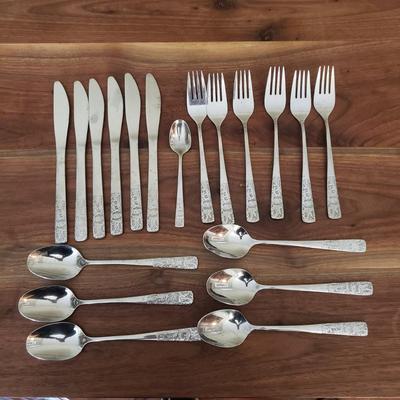 Monogram 19 Piece Silverware Set (D-KD)