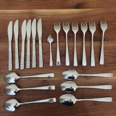 Monogram 19 Piece Silverware Set (D-KD)