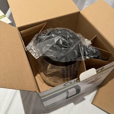 Cuisinart Coffee Maker & Two NIB Carafes (K-MK)