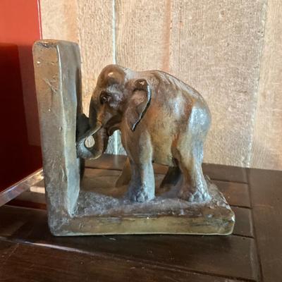 D1032 Mid Century Lucite Waste Bin with Elephant Bookend and Decorative's