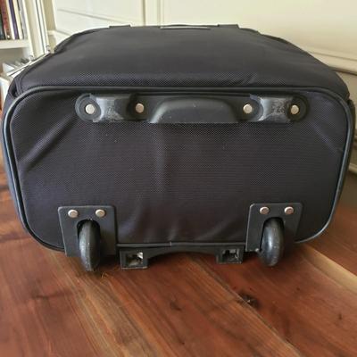 Hammacher Schlemmer Under Seat Rolling Carry-On Bag (D-KD)