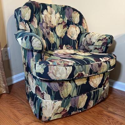 LOT 12: 2 Beautiful Floral Accent Chairs