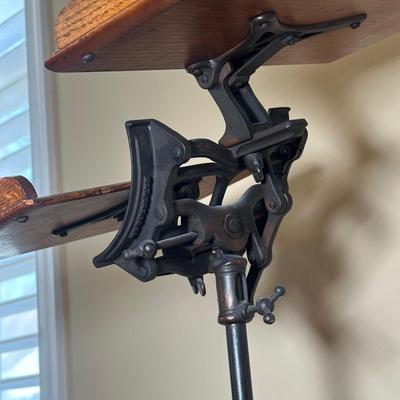 LOT 16: Vintage Victorian Cast Iron Book Stand/Music Stand