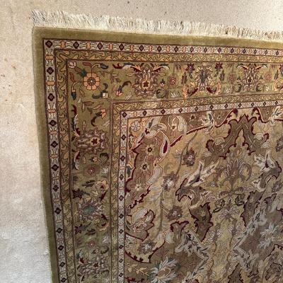 LOT 27: Beautiful Rug 10.5' x 8'