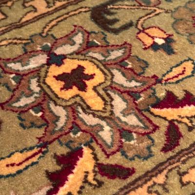 LOT 27: Beautiful Rug 10.5' x 8'