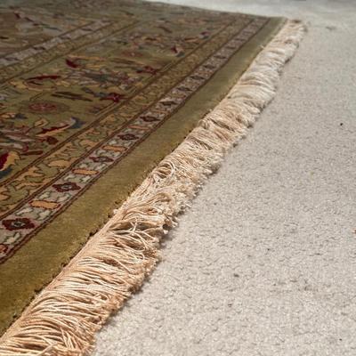 LOT 27: Beautiful Rug 10.5' x 8'