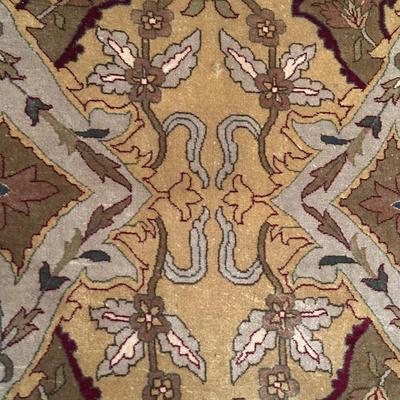 LOT 27: Beautiful Rug 10.5' x 8'