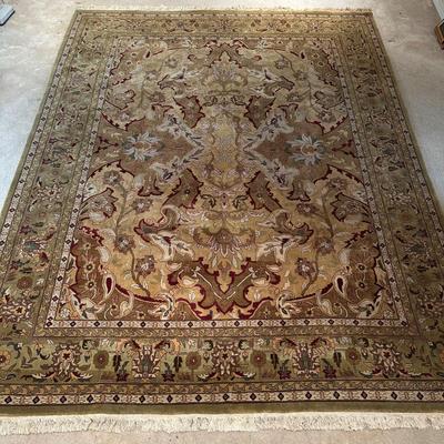LOT 27: Beautiful Rug 10.5' x 8'