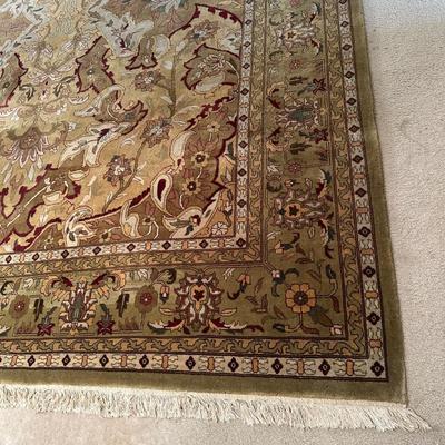 LOT 27: Beautiful Rug 10.5' x 8'