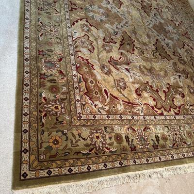 LOT 27: Beautiful Rug 10.5' x 8'