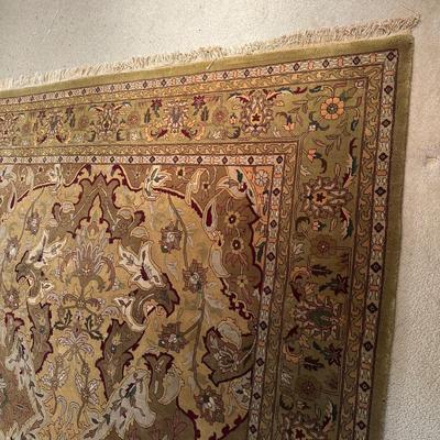 LOT 27: Beautiful Rug 10.5' x 8'