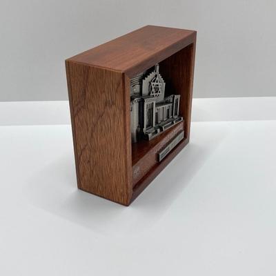 LOT 79: E. Weishoff Numbered Art 051 / 250 "The Great Synagogue of Tunis", Mezuzah Cases, Grace After Meals and Other...