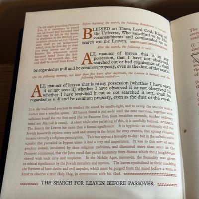 LOT 128: Israel/Jewish Home Decor, Books, Menorah, Yarmulkes & More