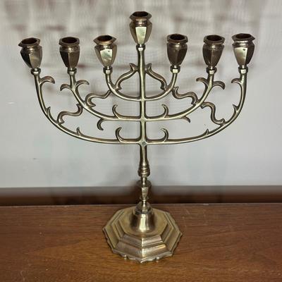 LOT 128: Israel/Jewish Home Decor, Books, Menorah, Yarmulkes & More