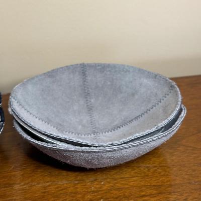 LOT 128: Israel/Jewish Home Decor, Books, Menorah, Yarmulkes & More