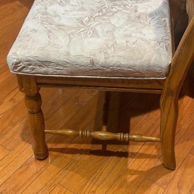 LOT 134: Marble Tulip Table w/ Chairs