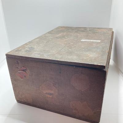 LOT 168: Black Americana Antique / Vintage Shoe Shine Box and Vantage Point Black American Worker Figurine
