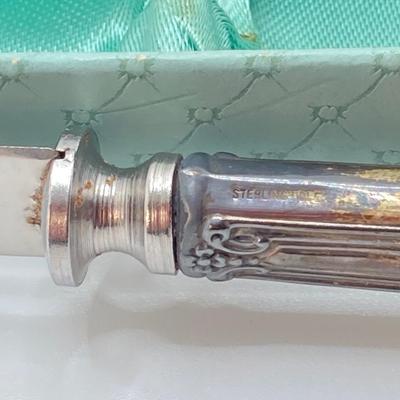 LOT 172: Vintage Set of Six Stainless / Sterling Handled Knives and One Numsen Bros Sterling Banded / Mother of Pearl Handle Knife