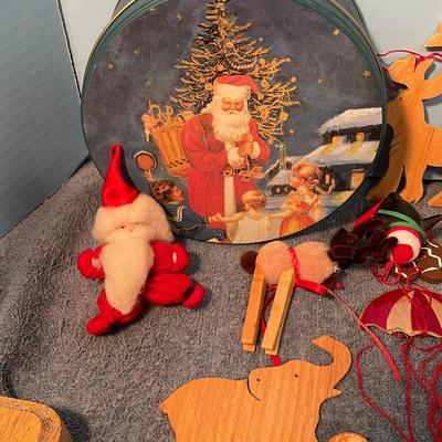 LOT 86 GREAT MISC CHRISTMAS