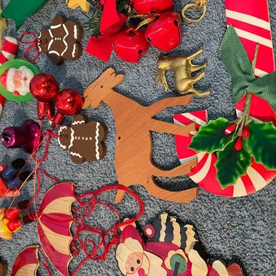 LOT 86 GREAT MISC CHRISTMAS