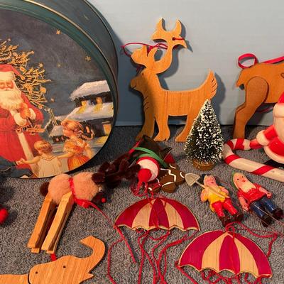 LOT 86 GREAT MISC CHRISTMAS