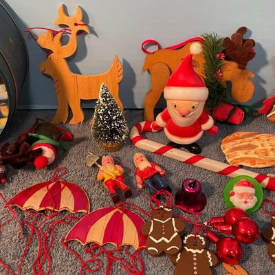 LOT 86 GREAT MISC CHRISTMAS