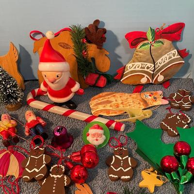 LOT 86 GREAT MISC CHRISTMAS
