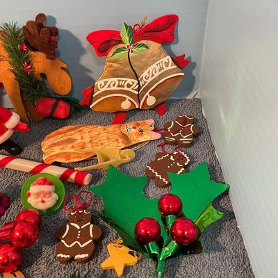 LOT 86 GREAT MISC CHRISTMAS