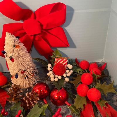 LOT 87 MORE GREAT MISC CHRISTMAS