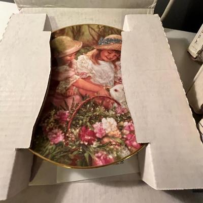 Lot 8 Assorted Collectors plates