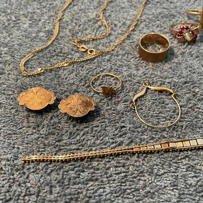 LOT 92 14K GOLD MOSTLY SCRAP