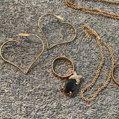 LOT 93 10K GOLD PIECES, MOSTLY SCRAP ** please see correction to weight in description