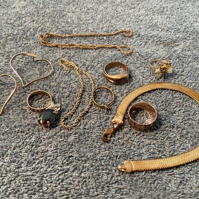 LOT 93 10K GOLD PIECES, MOSTLY SCRAP ** please see correction to weight in description