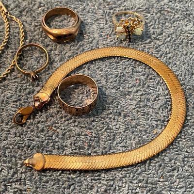 LOT 93 10K GOLD PIECES, MOSTLY SCRAP ** please see correction to weight in description