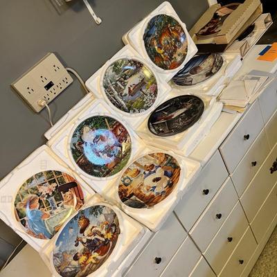 Lot 11 8 Collectors plates