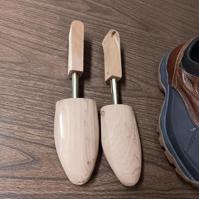 MEN'S LL BEAN LEATHER AND RUBBER SHOES PLUS SHOE FORMS