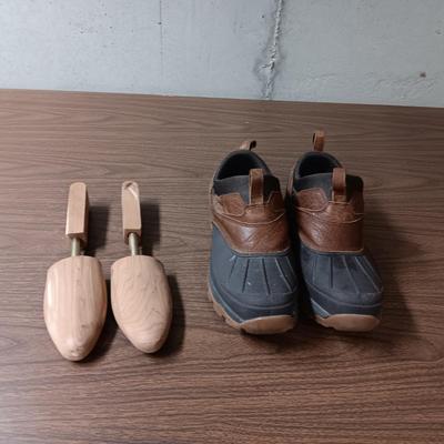 MEN'S LL BEAN LEATHER AND RUBBER SHOES PLUS SHOE FORMS