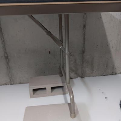 8 FOOT BANQUET TABLE WITH FOLDING LEGS