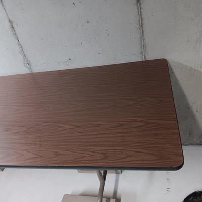 8 FOOT BANQUET TABLE WITH FOLDING LEGS