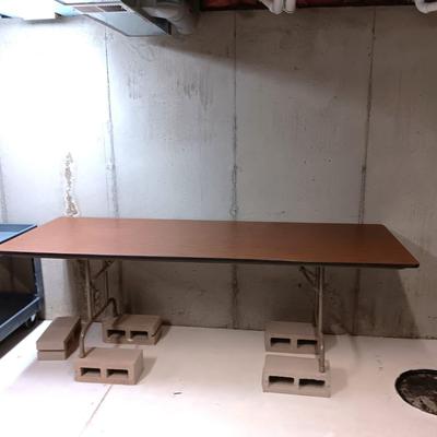 8 FOOT BANQUET TABLE WITH FOLDING LEGS