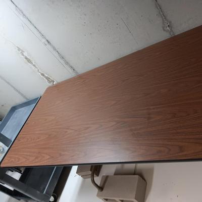 8 FOOT BANQUET TABLE WITH FOLDING LEGS