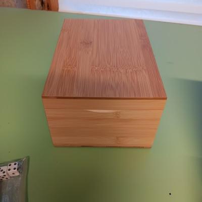 NICE WOODEN CRIBBAGE BOARD, WOODEN INDEX FILE BOX AND 2 CIGAR BOXES