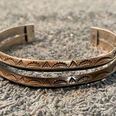 LOT 109 VINTAGE STERLING NATIVE AMERICAN DESIGN CUFF BRACELET