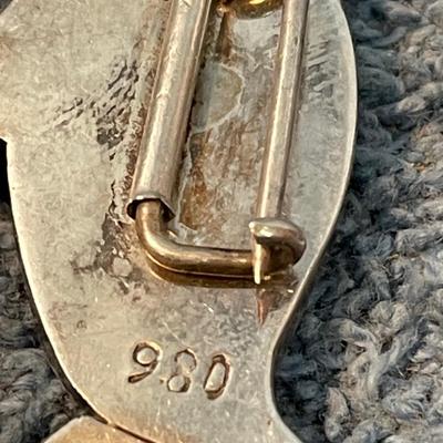 LOT 112 GREAT 980 SILVER INLAY PENGUIN PIN