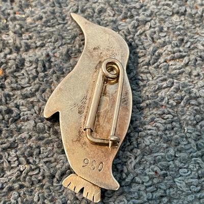 LOT 112 GREAT 980 SILVER INLAY PENGUIN PIN