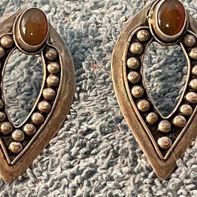 LOT 113 LOVELY 2 PAIR STERLING GARNET & AMBER EARRINGS