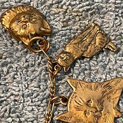 LOT 118 FAB COLLECTABLE BRASS PIDIDDLY LINKS CAT CHARM BRACELET
