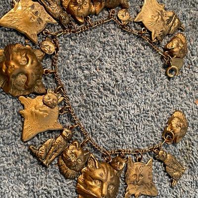 LOT 118 FAB COLLECTABLE BRASS PIDIDDLY LINKS CAT CHARM BRACELET