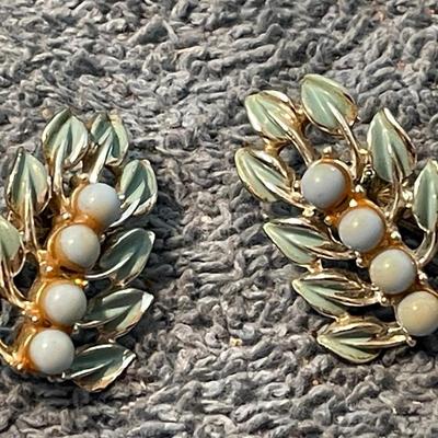 LOT 120 GREAT DESIGNER SIGNED CLIP EARRINGS